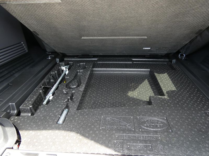 Land Rover Defender 110 4,4 OCTA P635 - fotka 41 z 46
