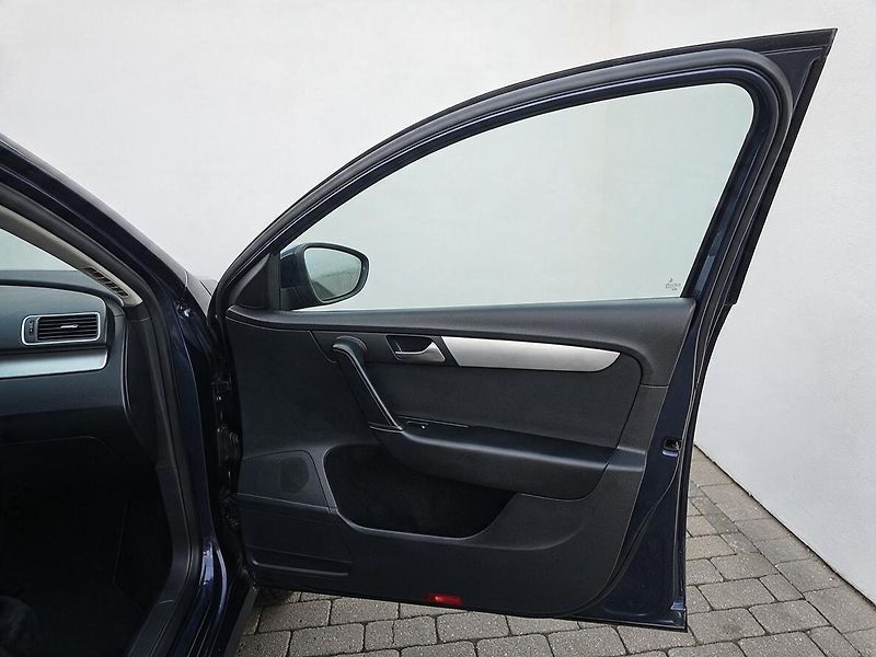 Volkswagen Passat 1.4 TSI 90kW, NOVÉ ROZVODY. - fotka 24 z 42