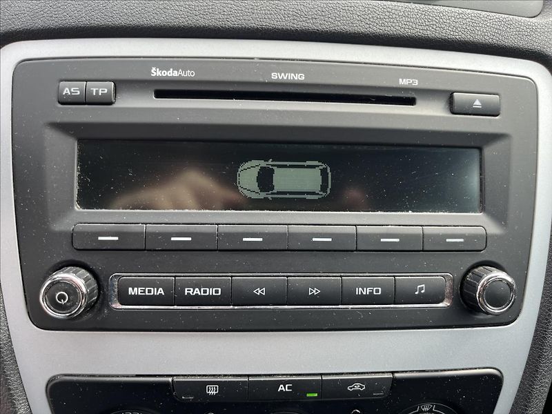 Škoda Octavia 1,6 MPi KLIMA ROZVODY PNEU - fotka 18 z 36