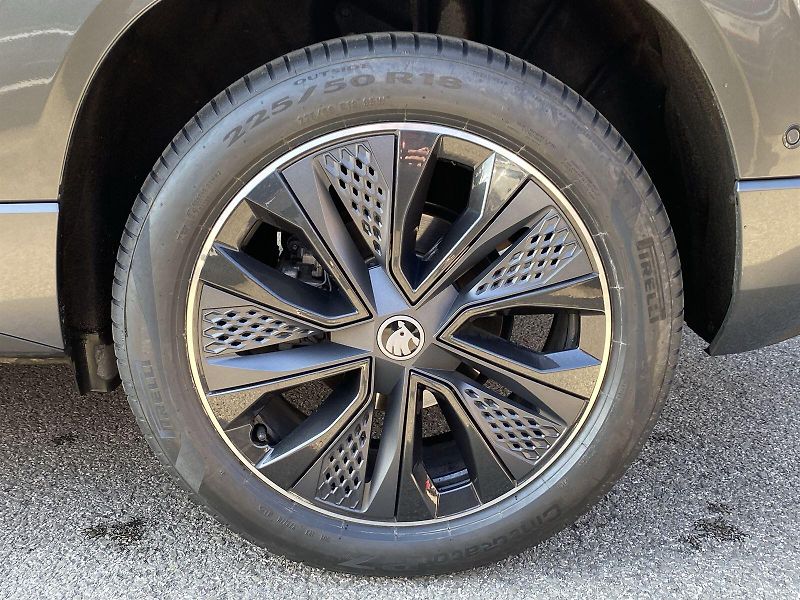 Škoda Karoq (2025) 2.0 TDI 4x4 DSG Sportline - fotka 35 z 39