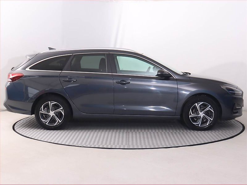 Hyundai i30 (2022) 1.5 DPI, Serv.kniha, Tempomat - fotka 6 z 18
