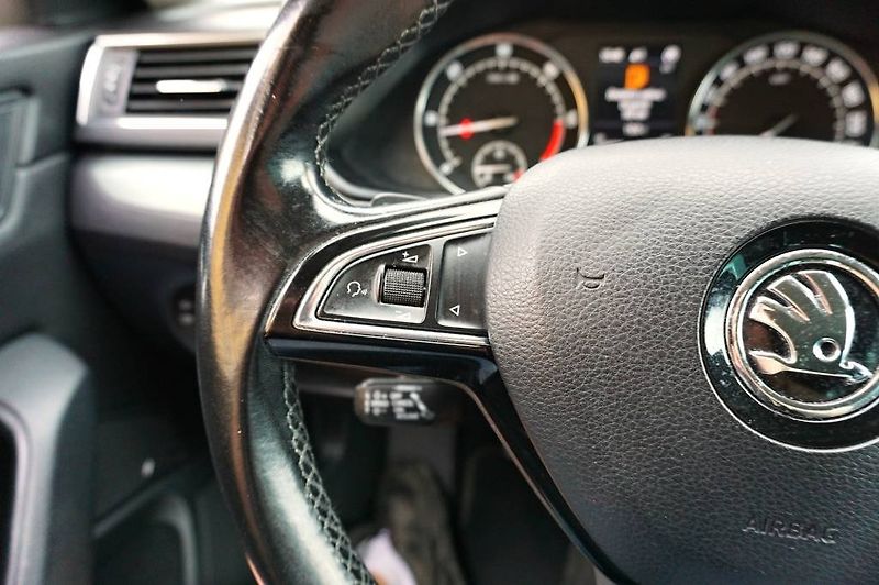 Škoda Superb (2015) STYLE PLUS 2,0 TDI 140 kW - fotka 43 z 52