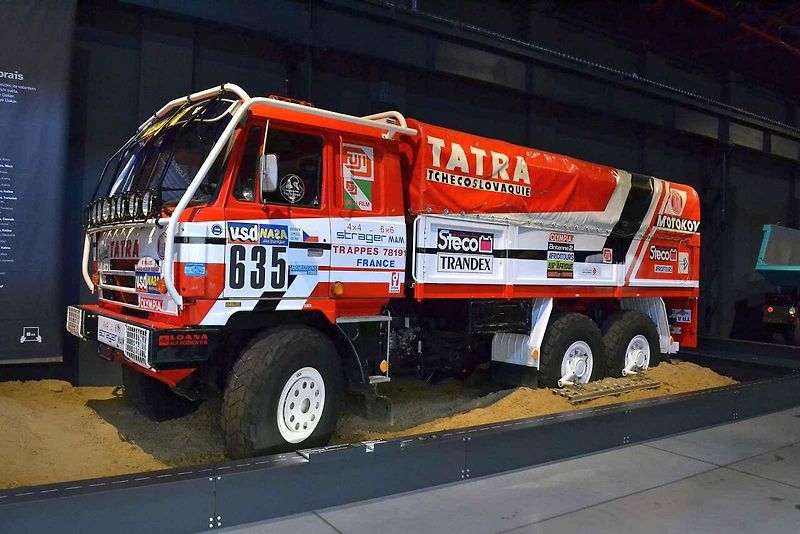 Rallye Dakar je fenomén. Jezdí se v etrémních podmínkách pouště už od roku 1979 a v jeho historii zanechali a stále zanechávají závodníci z Česka výraznou stopu.