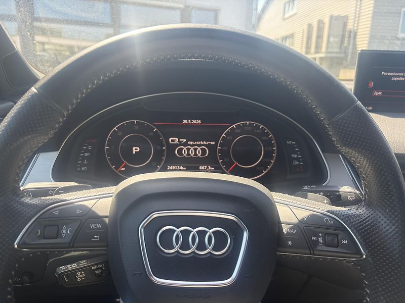 Audi Q7 3.0TDi S-Line Quattro 7míst - fotka 23 z 23