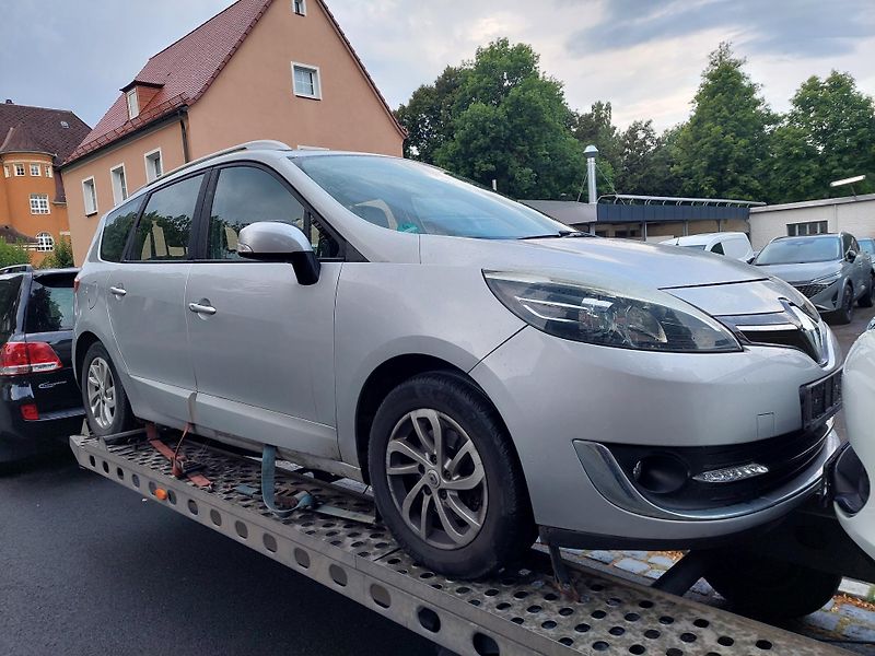 Renault Grand Scénic (2013) III. Paris De Luxe TCe 130 - fotka 36 z 41