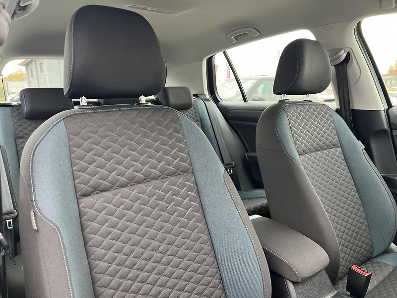 Volkswagen Golf IQ.DRIVE 1.6TDi DSG KLIMA ALU - fotka 43 z 55