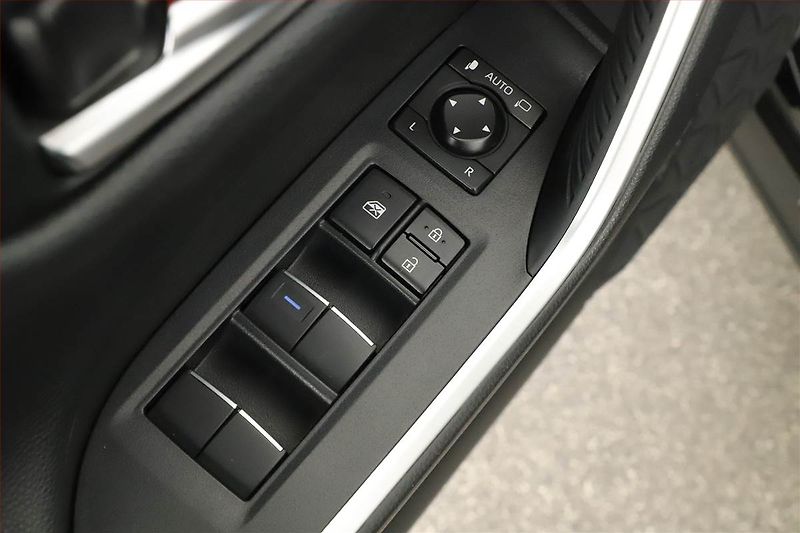 Toyota RAV4 (2020) 2.5 Hybrid - fotka 9 z 20