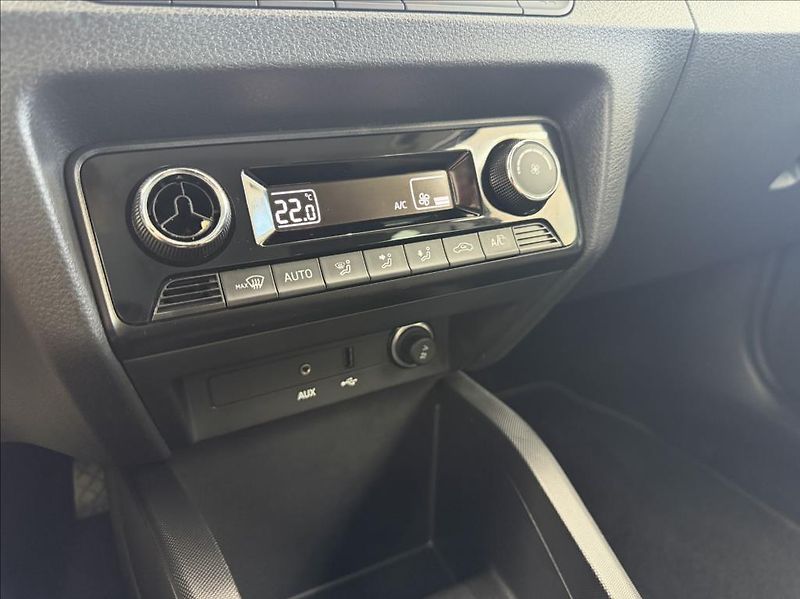 Škoda Fabia 1,2 TSi, 1.maj,klimatronic, BT - fotka 22 z 29