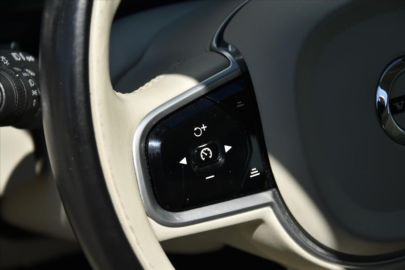 Volvo XC60 T5 184kW AWD INSCRIPTION ČR - fotka 16 z 32