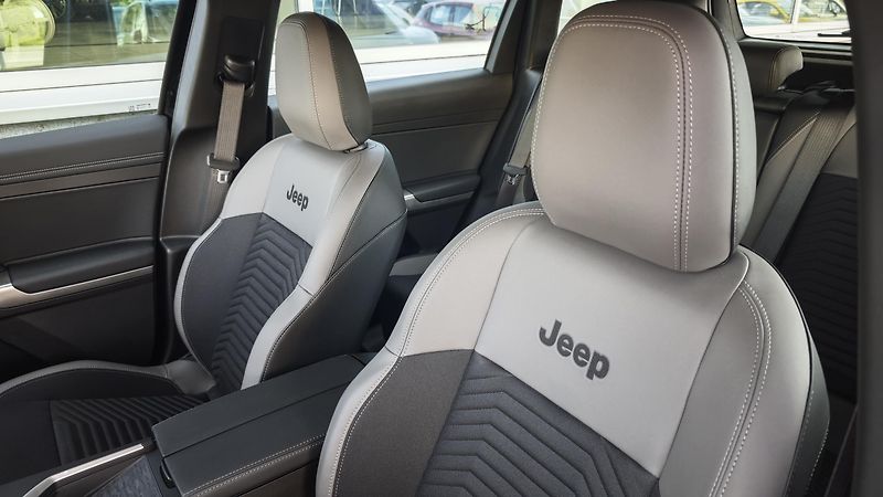 Jeep Compass (2026) Altitude hybrid 145PS automat  - fotka 22 z 42