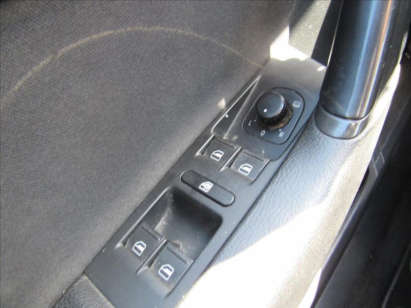 Volkswagen Passat 2,0 TDI 125kW DSG - fotka 25 z 37