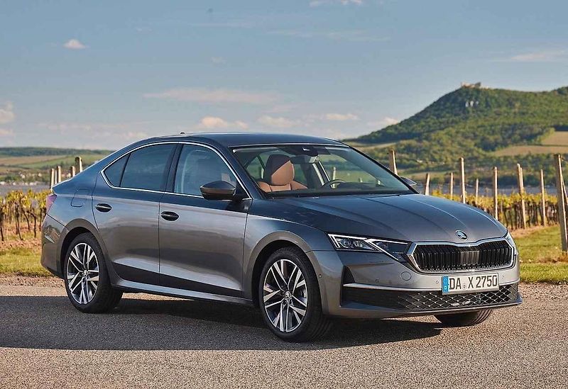 Lexus LBX stojí právě rovný milión korun
