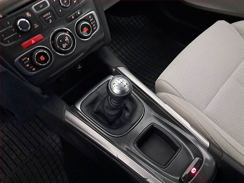 Citroën C4 (2012) Exclusive 1.6 HDi, Serv.kniha - fotka 13 z 19