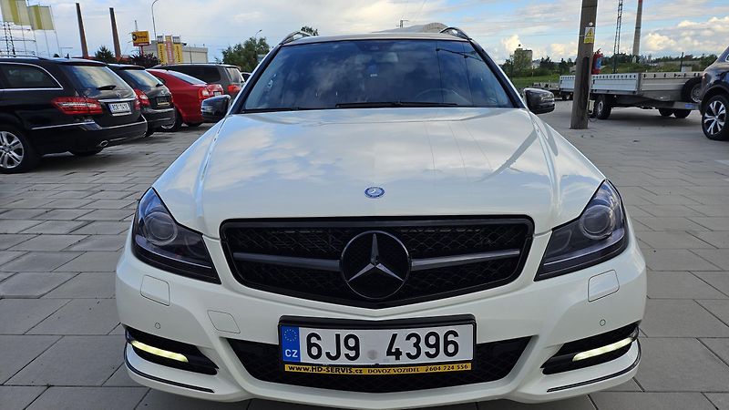 Mercedes-Benz Třídy C 2.2CDi AUT AVANDGARDE  - fotka 2 z 23