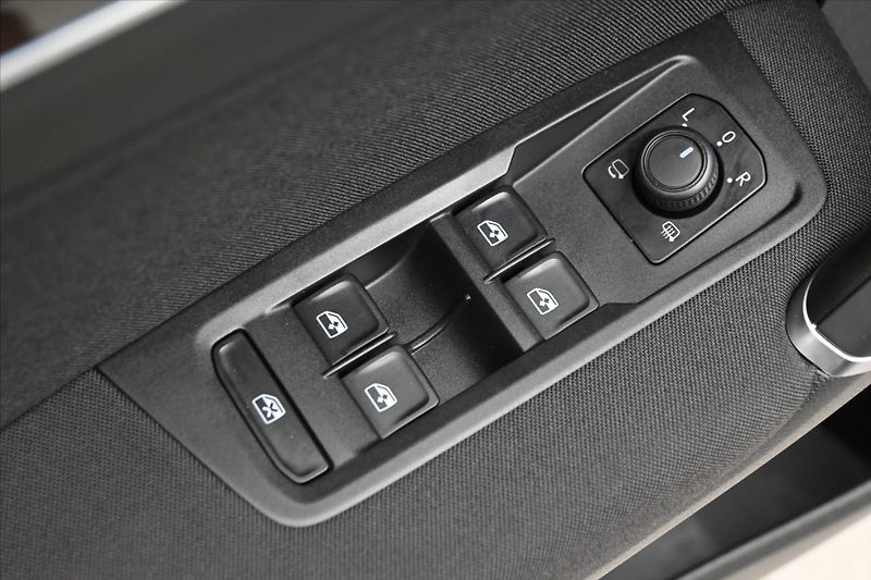 Volkswagen Touran 2,0 TDI 110 kW DSG COMFORT Zár - fotka 26 z 33
