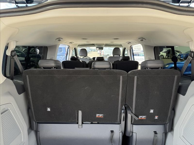 Ford Tourneo Custom 2,0 EcoBlue 125 kW Titanium L2 - fotka 15 z 32