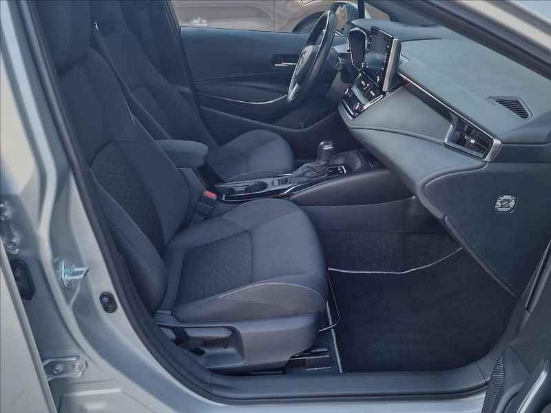 Toyota Corolla 1.8 Hybrid Comfort,ČR ,1.Maj. - fotka 14 z 48
