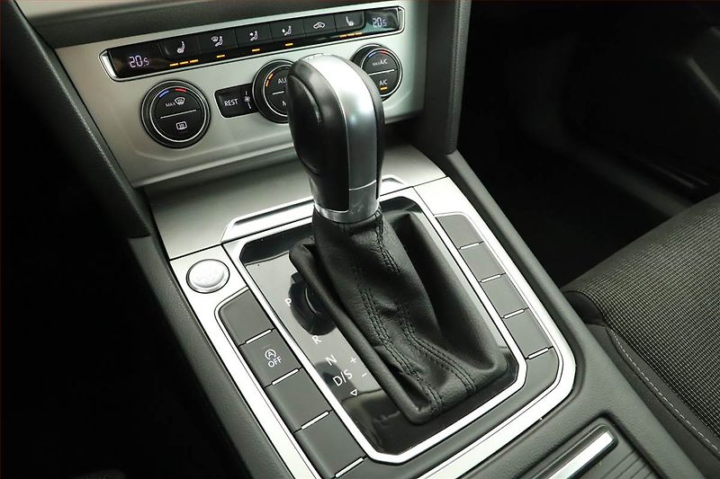 Volkswagen Passat (2016) 2.0 TDI, Automat, Serv.kniha - fotka 10 z 14
