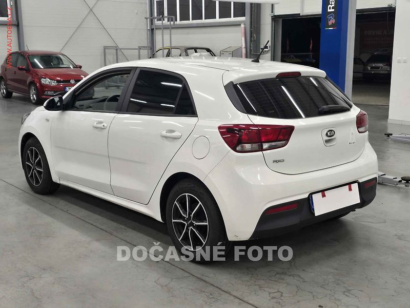 Kia Rio (2017) 1.2i, servis.kniha, AC - fotka 2 z 3