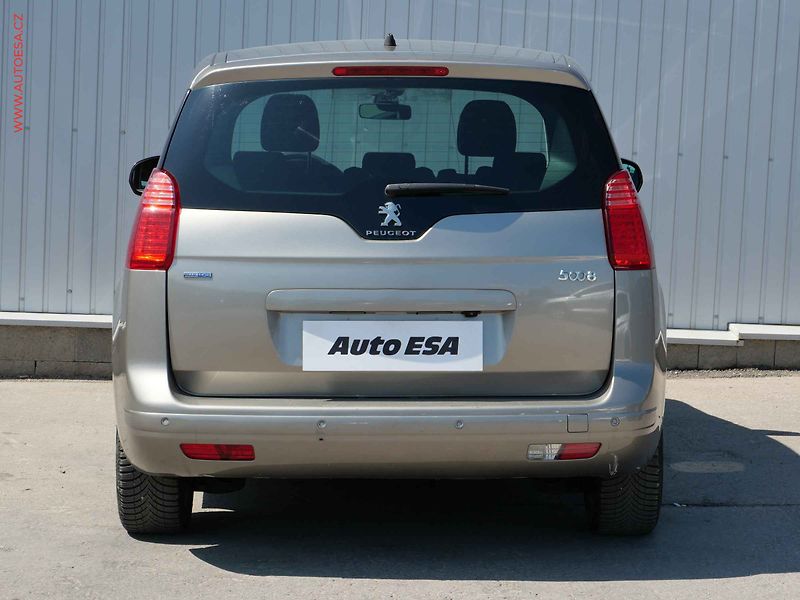 Peugeot 5008 (2015) 1.6 BlueHDi, ČR, Allure, navi - fotka 5 z 21