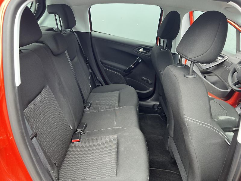 Peugeot 208 1.2*Servis*Tempomat*DPH* - fotka 31 z 37