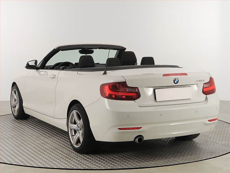 BMW Řada 2 (2017) 218d, Automat, Serv.kniha - fotka 4 z 21
