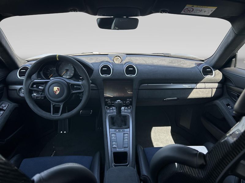 Porsche Cayman 718 GT4 RS - fotka 22 z 30