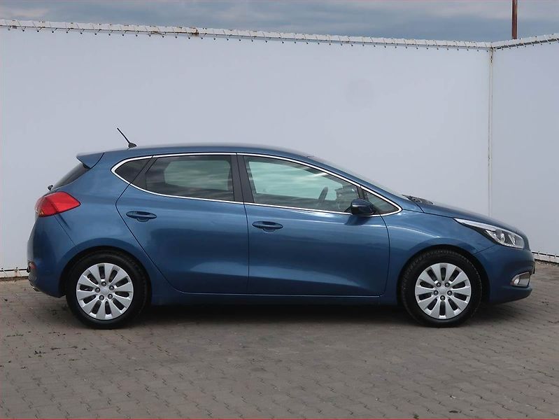 Kia Ceed (2014) Gold 1.4 CVVT, Serv.kniha - fotka 6 z 14