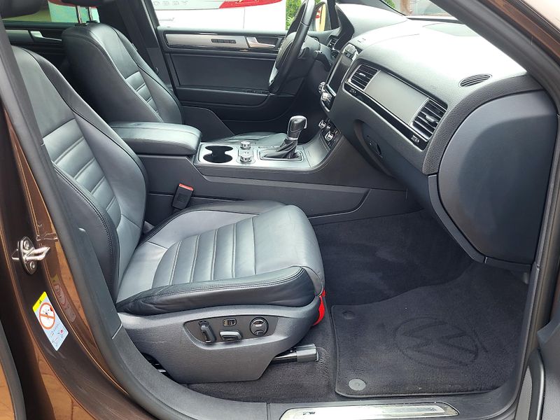 Volkswagen Touareg (2014) 4.2TDi V8 250KW*R-LINE*PANORAM - fotka 48 z 55