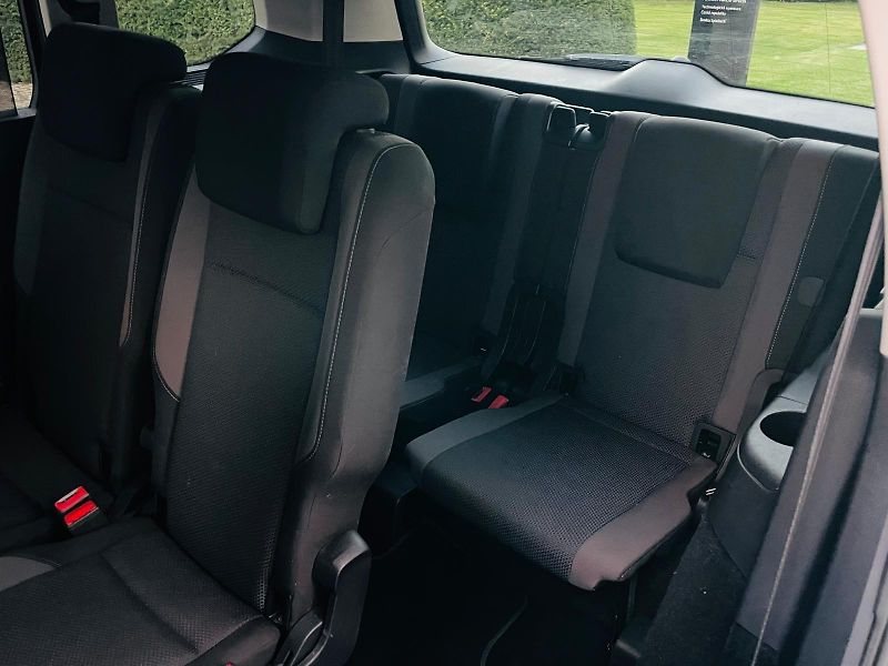 Volkswagen Touran 1.6TDI MAN 7MÍST LED SERVISKA - fotka 33 z 45
