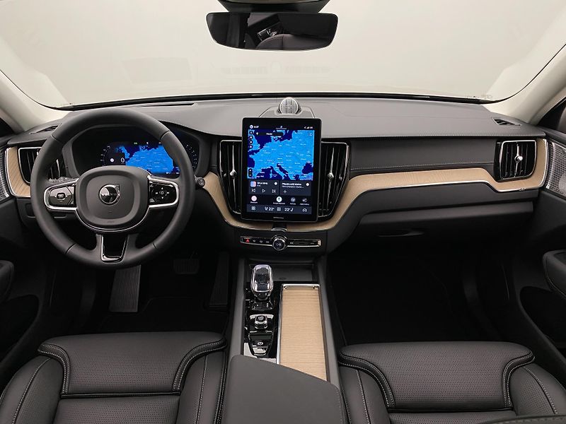 Volvo XC60 B5 AWD BRIGHT ULTRA REZERVACE - fotka 2 z 60