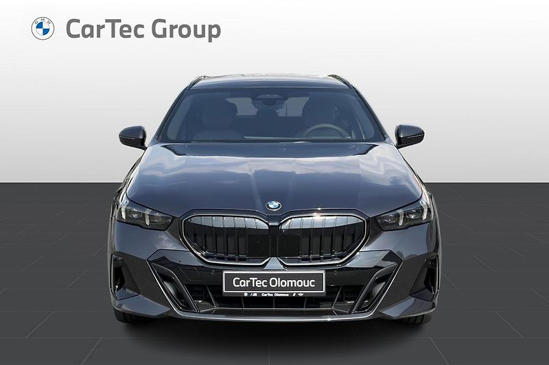 BMW Řada 5 540d xDrive Touring - fotka 2 z 10