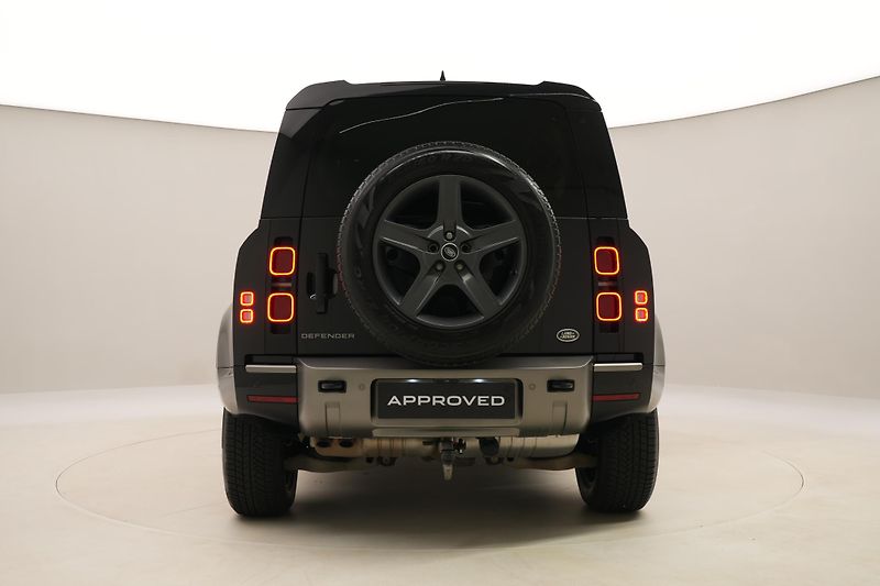 Land Rover Defender 110 D300 X-DYNAMIC AWD AUT CZ - fotka 11 z 49