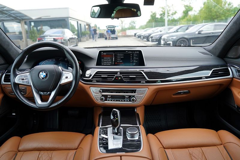 BMW Řada 7 730d xDrive/9AT/Lasery - fotka 23 z 44