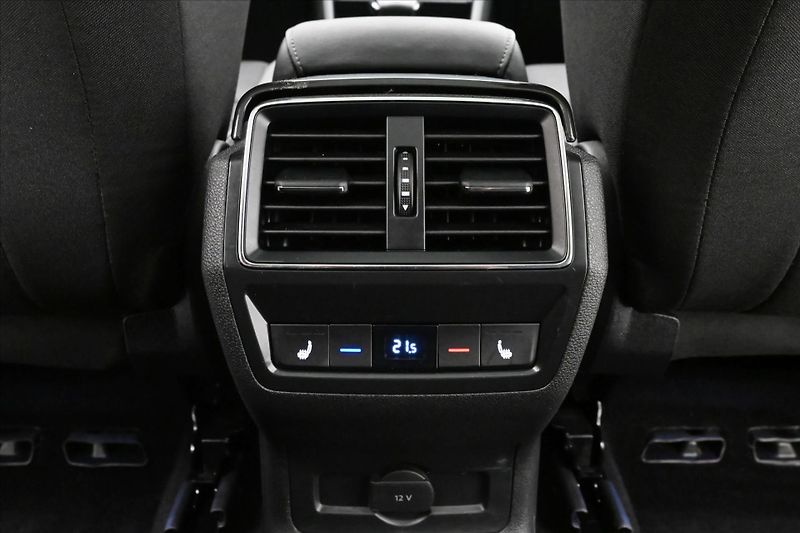 Škoda Karoq 2,0 TDI 110kW 4x4 DSG TOUR Zár - fotka 22 z 31