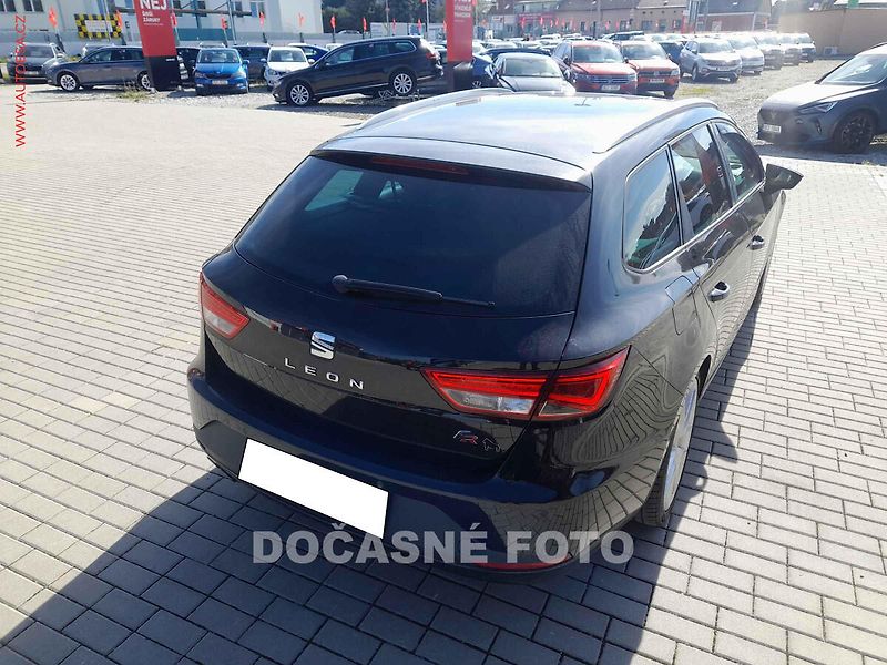 Seat Leon (2014) 2.0TDi, LED, navi, TZ - fotka 2 z 3