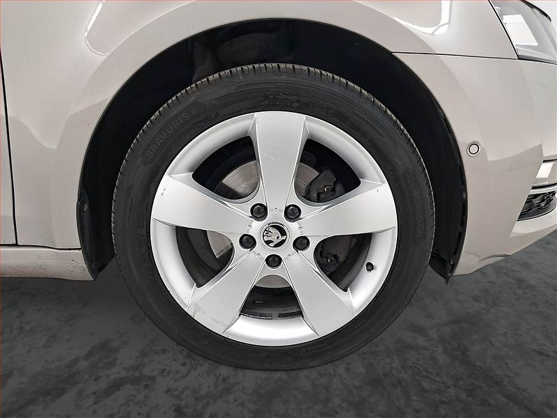 Škoda Octavia (2018) 1.5 TSI, Serv.kniha, Navi - fotka 15 z 25
