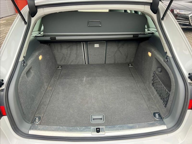 Audi A4 2,0 TDi KLIMA / NAVI - fotka 14 z 40