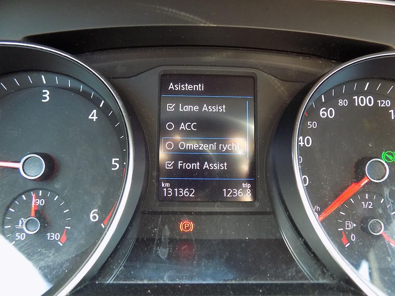 Volkswagen Passat 2,0 TDI R-LINE, MATRIX, ALCAN. - fotka 39 z 42