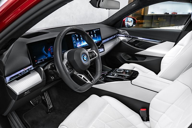 BMW Řada 5 550 e xDrive - fotka 13 z 25