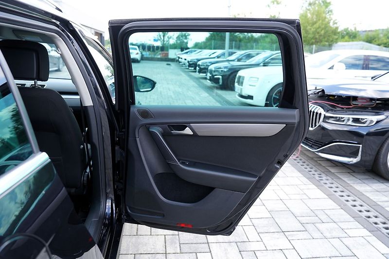 Volkswagen Passat 2.0 TDI DSG 140PS/Al.kola/xeno - fotka 18 z 37