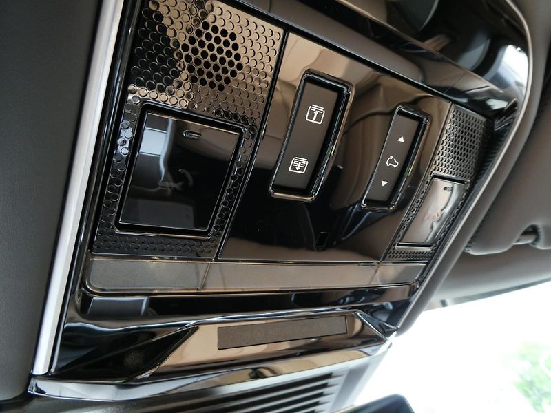 Land Rover Range Rover (2026) 3,0 Autobiography P460e - fotka 35 z 44