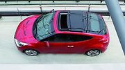 Hyundai Veloster s panoramatickou střechou.