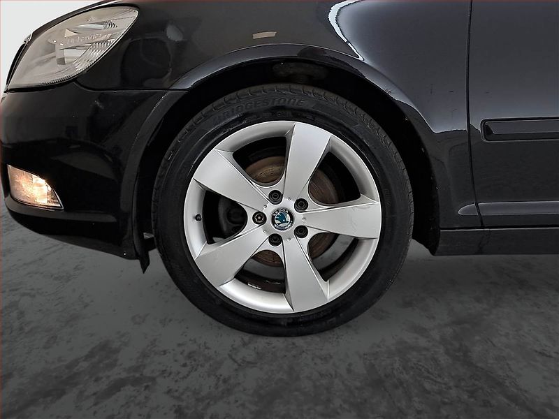 Škoda Octavia (2009) Ambiente 1.8 TSI, Serv.kniha - fotka 15 z 19