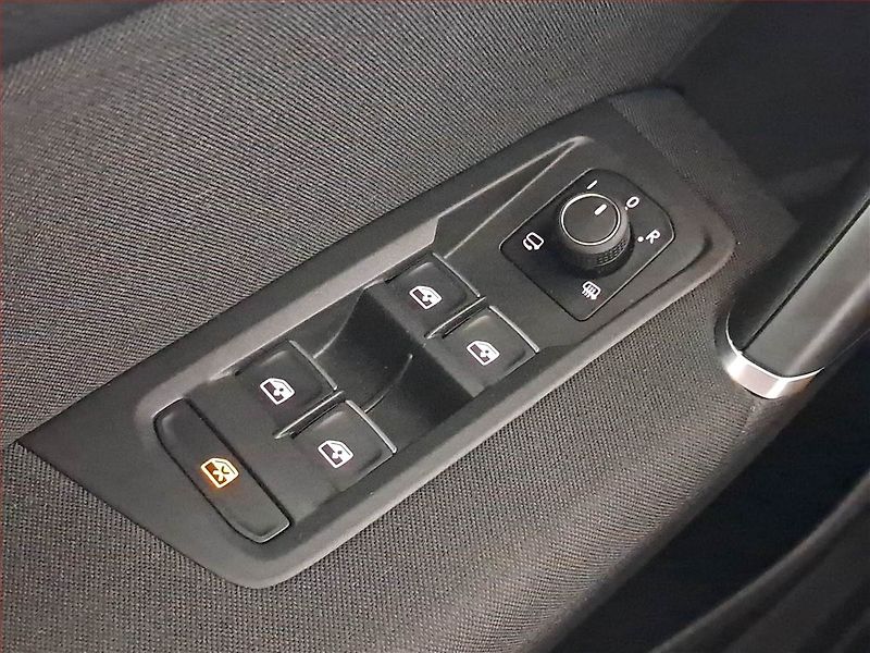 Volkswagen Touran (2023) 2.0 TDI - fotka 20 z 20