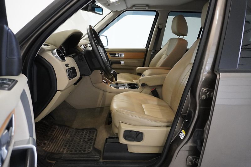 Land Rover Discovery DISCOVERY 4  3,0D SDV6 HSE 4WD - fotka 11 z 34