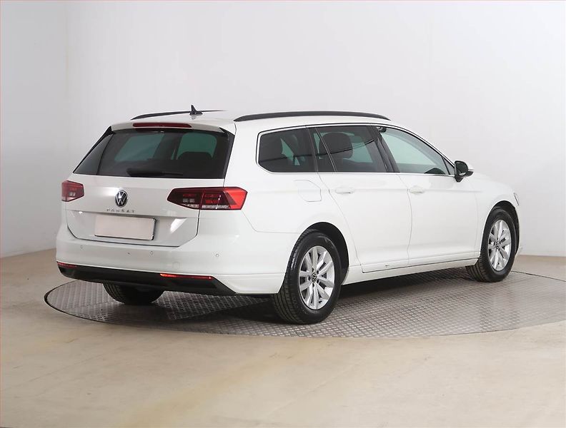 Volkswagen Passat (2021) Business 2.0 TDI, Automat - fotka 5 z 22