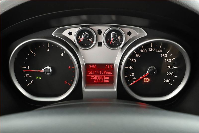 Ford Kuga (2009) 2.0 TDCi, Tempomat - fotka 9 z 18