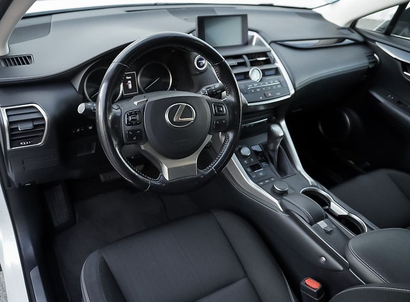 Lexus NX 300h 300H 2.5 HYBRID AWD PREMIUM - fotka 13 z 24