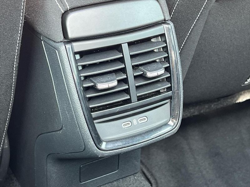 Škoda Kamiq 1,0 TSi 85kW 7DSG MONTE CARLO - fotka 21 z 31